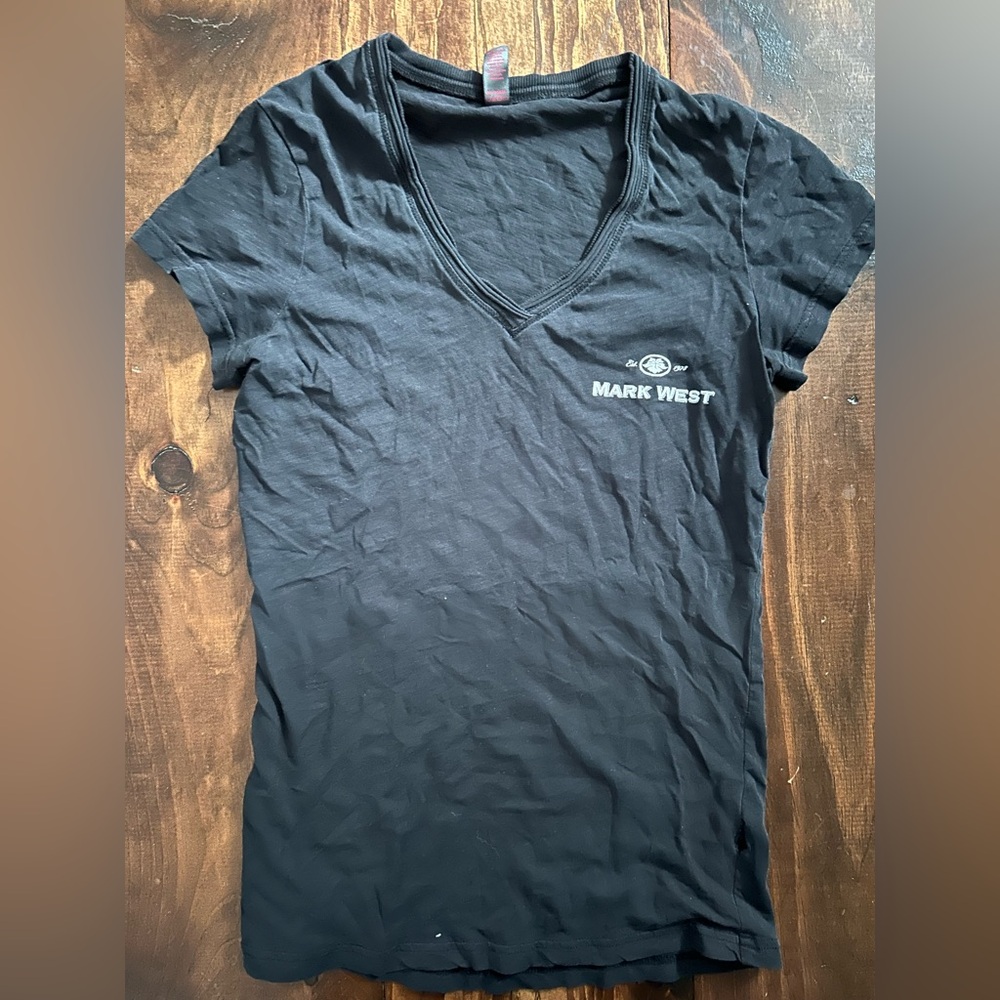 Branded V-Neck TRI DISTRICT T-SHIRT Mark West